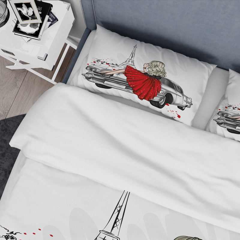 Jeune femme sur une voiture rétro - ensemble de housse de couette moderne - microfibre de polyester