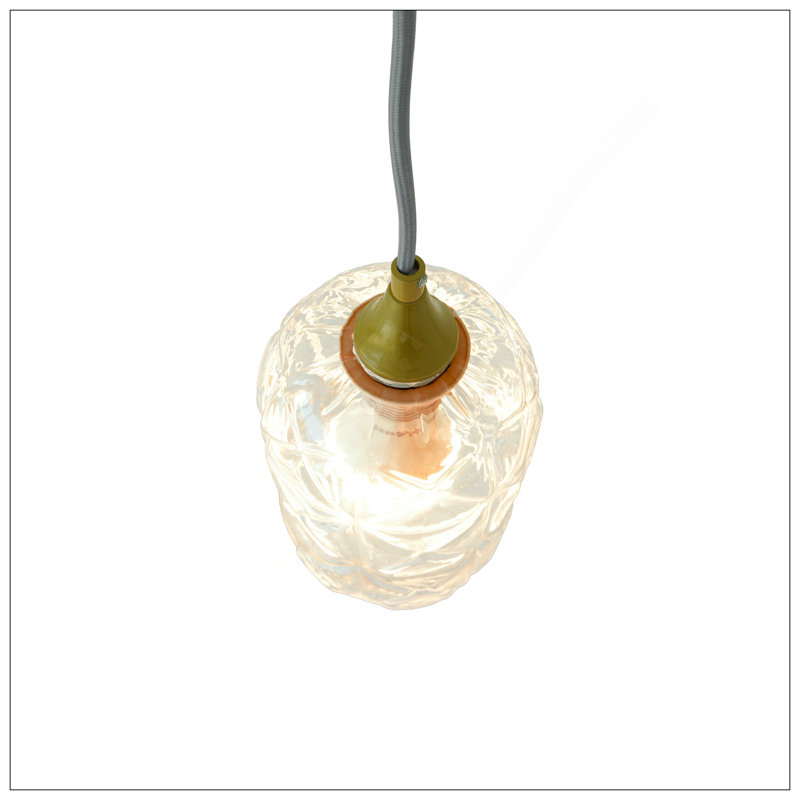 Verre taillé en cristal et lampe suspendue, parfait pour ajouter une ambiance luxueuse aux intérieurs modernes