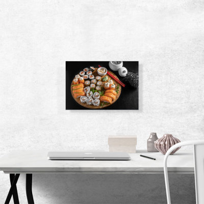 «Sus Rolls Maki Nigiri Plat with Chopsticks», reproduction de photo sur toile tendue