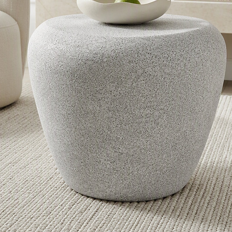 Table d'appoint irrégulière en fibre de verre, 19.29"W, Beige