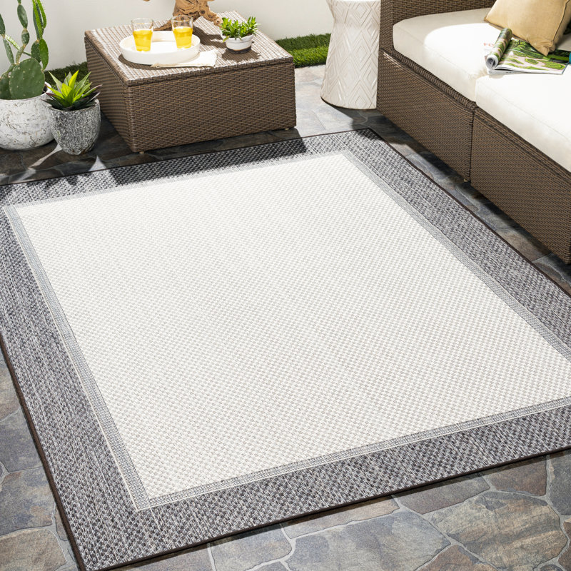 Indoor / Outdoor Rug, Rectangle 6'7" x 9'