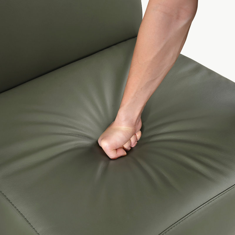 Chaise d'appoint en cuir de luxe, mousse haute densité, structure en bois massif, look moderne pour le salon dans une chaise avec structure, coussin de dossier attaché, style