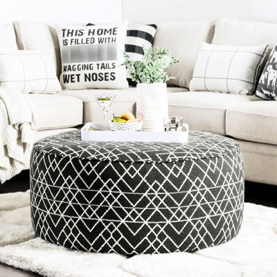 Ronde contemporaine de style noir avec revêtement à motif géométrique, largeur de 39 pouces de profondeur, 18 po de hauteur, tissu en bois massif, 1 pièce seulement, garniture à installation simple, revêtement à motif, large