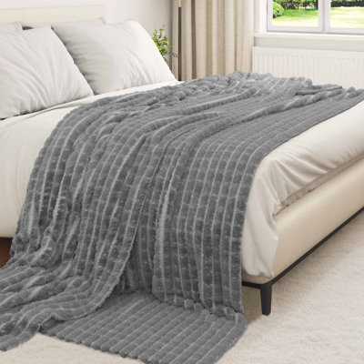 5.2-31 Throw Blanket