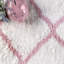 Tapis performance blanc / rose à poils longs et motif à treillis Cuanaic-1555508455