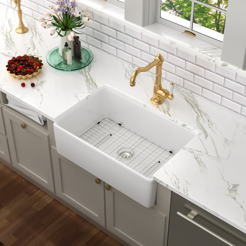 33'' L x 20'' W Ceramic Farmhouse Kitchen Sink Single Bowl Kitchen Sink with Strainer and Sink Grid