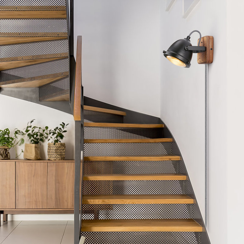 Applique murale réglable à brancher avec base en bois, lampe murale industrielle noire pour la lecture au chevet de la chambre à coucher, luminaire mural de maison de campagne moderne