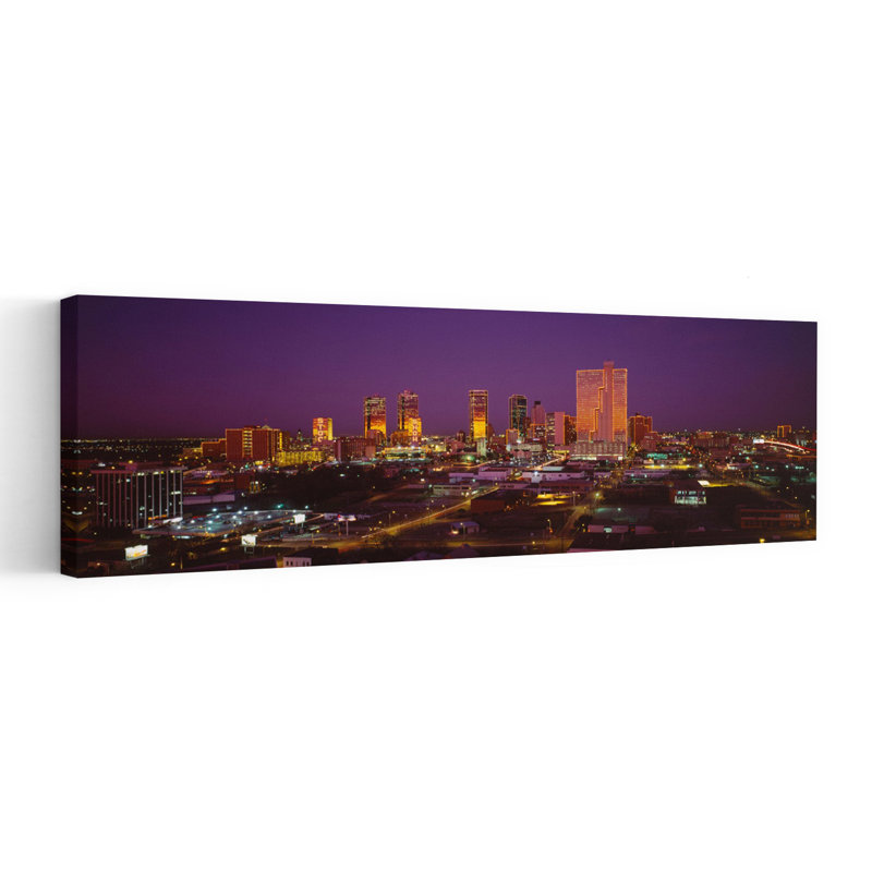 Vue en plongée des gratte-ciels illuminés la nuit, Dallas, Texas, États-Unis, H 60 po x l 20 po