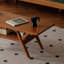 Table basse en bois au design rétro minimaliste