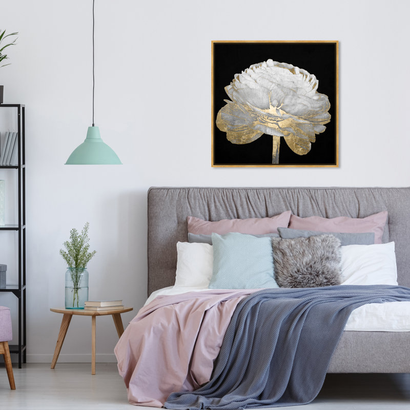 «Gold and Light Floral II Rose», impression sur toile tendue, H 30 po x l 30 po, Cadre doré