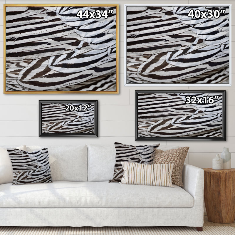 «Silver Pheasant Feathers», peinture sur toile encadrée, H 16 po x l 32 po x P 1 po, Cadre noir