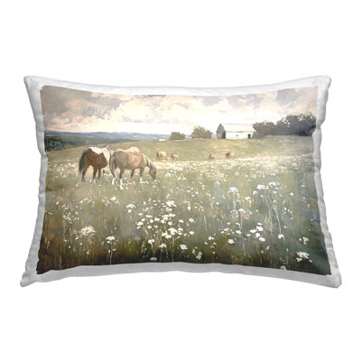 Coussin décoratif imprimé Chevaux dans les pâturages par Ramona Murdock