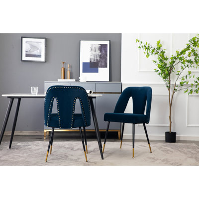 Chaise contemporaine en velours bleu avec pieds en métal et ornements cloutés, collection 2 chaises, bleu, pieds cloutés