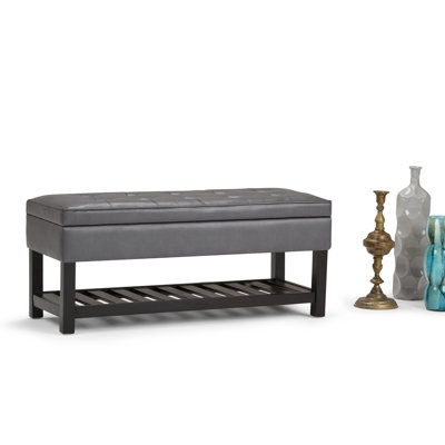 Banc de rangement avec repose-pieds capitonné et tablette ouverte Cosmopolitan