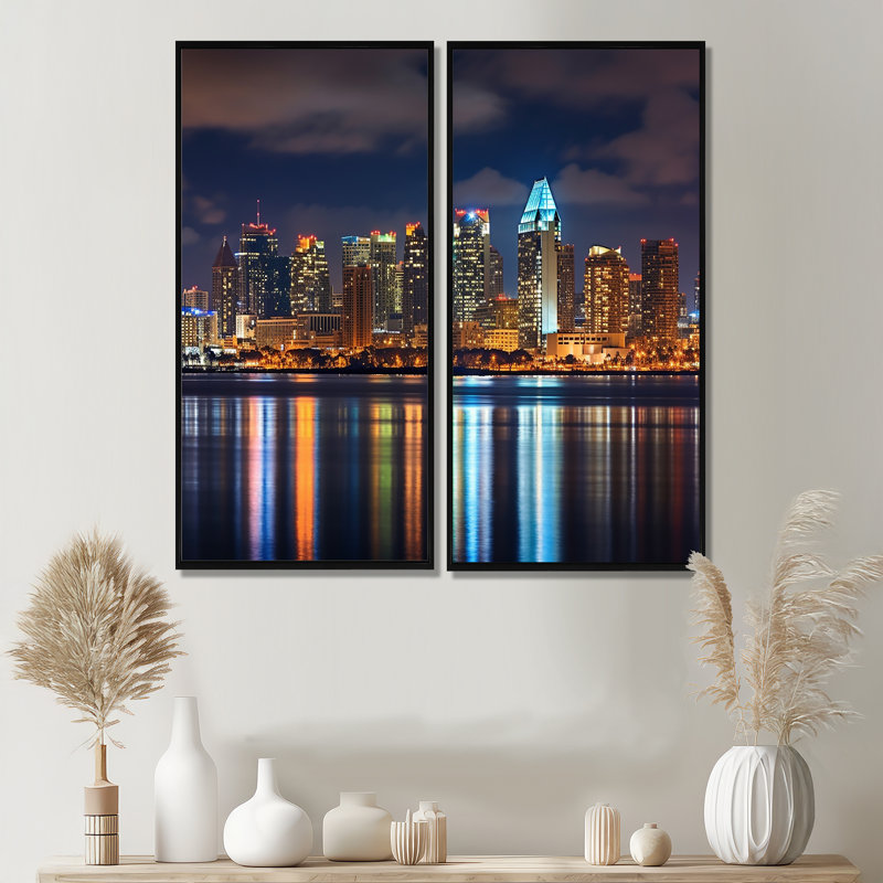 «Montreal Skyline At Night» - art mural traditionnel 2 panneaux, 40" H x 40" W, Impression encadrée flottante, Black