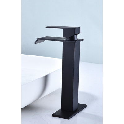 Robinet de lavabo de salle de bain style cascade en noir mat, fonction à poignée simple pour un contrôle fluide du débit d'eau, fabriqué en acier inoxydable avec bec et poignée, aspect noir élégant
