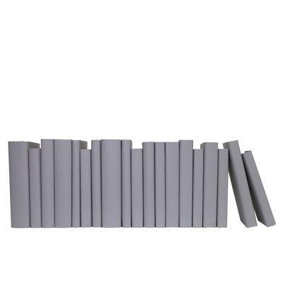 Livres décoratifs - livres enveloppés sur papier gris nuage - livres gris au pied