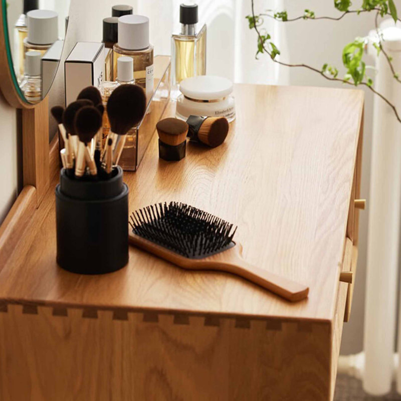 Petite table de maquillage de style européen