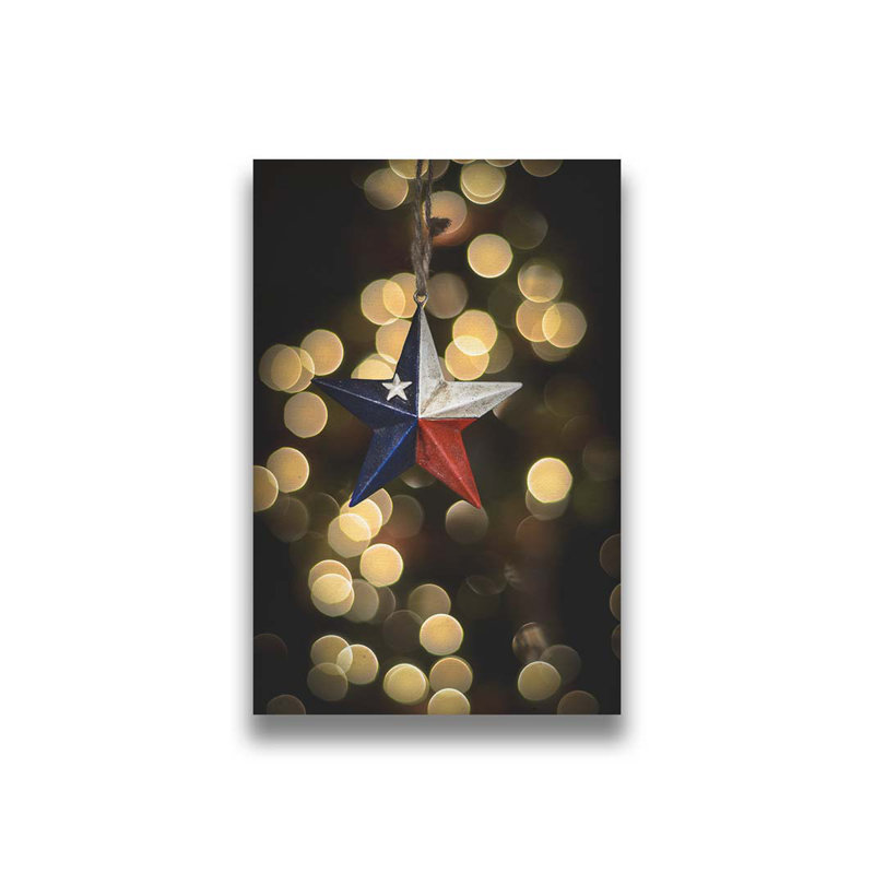 «Texas Star on Christmas Tree» par Kelly Wade. Estampe numérique, H 30,5 po x l 45,5 po, Cadre flottant, Noir