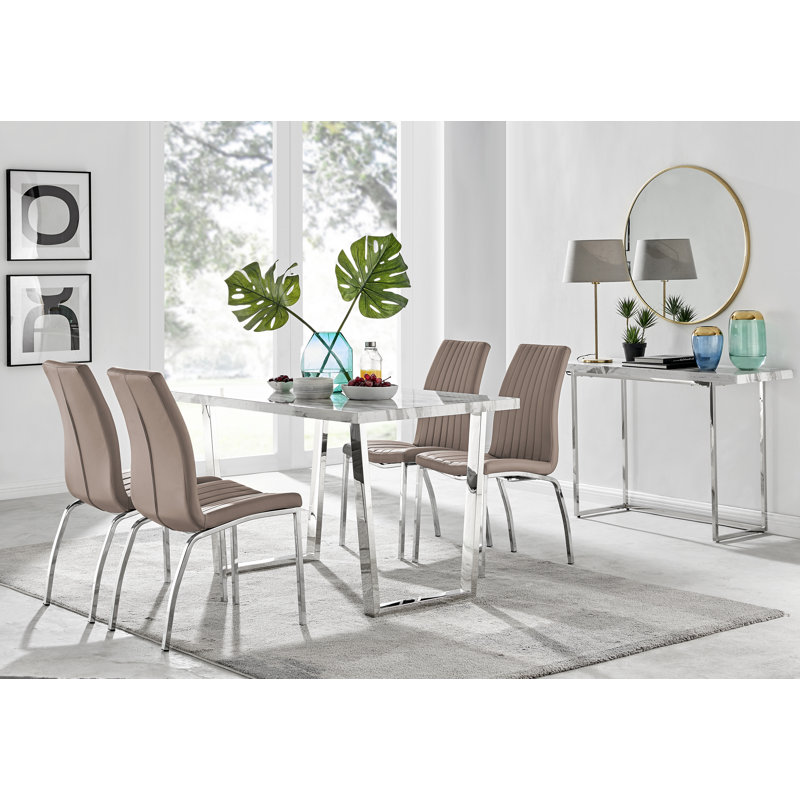 Ensemble repas pour quatre personnes, Cappuccino