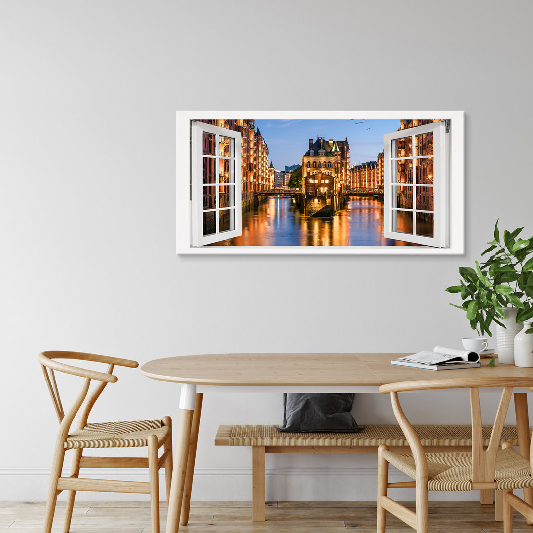 Premium Leinwanddruck – Hamburg Speicherstadt Panorama im Fenster