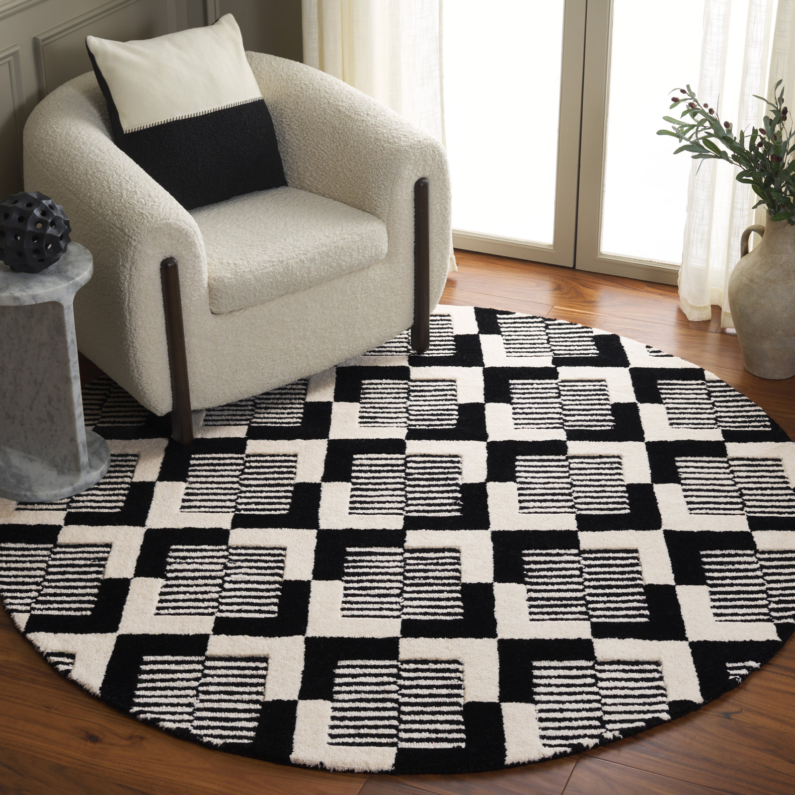 Harton Hand-Tufted Geometric Rug, Round 6'