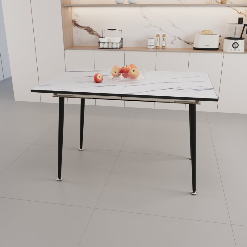 Table de salle à manger 47 po extensible à 63 po en MDF carré à motif de marbre blanc, cuisine industrielle moderne et table de salle à manger, équipée de pieds fuselés en métal noir