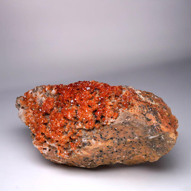 Vanadinite avec baryte du Maroc - 4,07 lb.