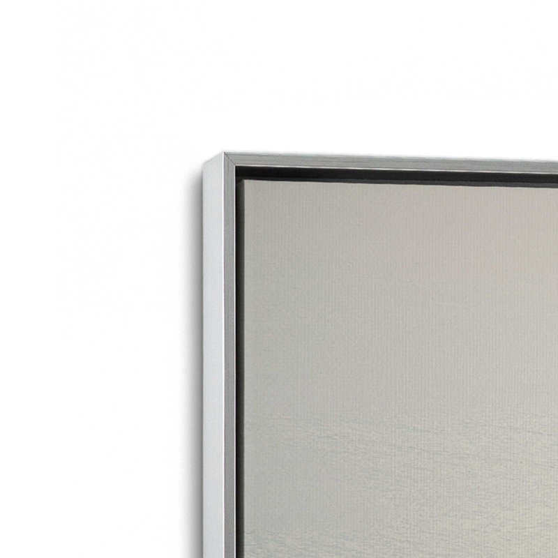 Impression sur toile Windswept Beauty, Cadre en chrome poli, H 20,75 po x l 30,75 po x P 1,75 po
