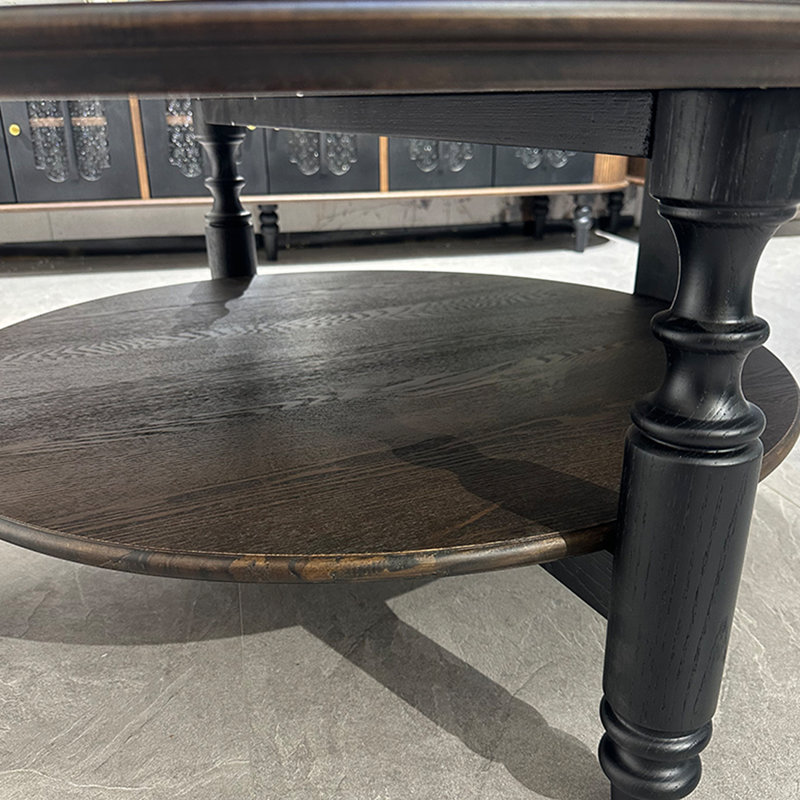 Table basse de style français.