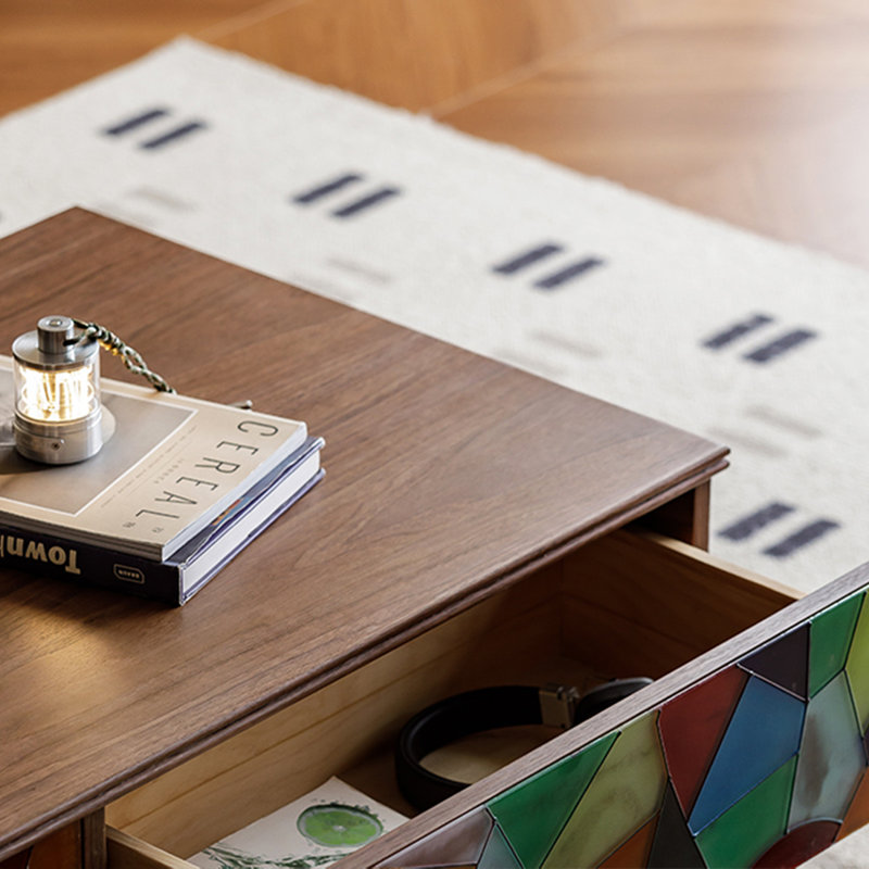 Table basse de style français.