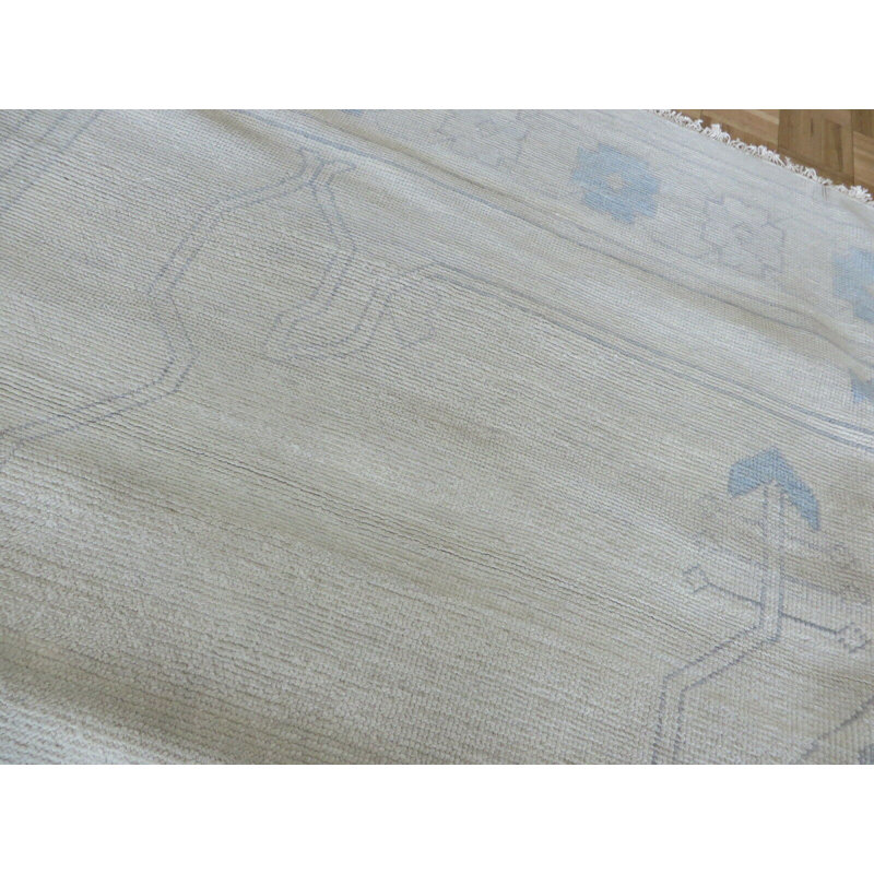 Tapis unique en ivoire 10 pi One-of-a-Kind