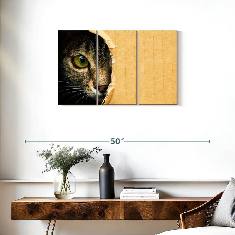 Hole Peeking Cat, H 20 po x l 33 po