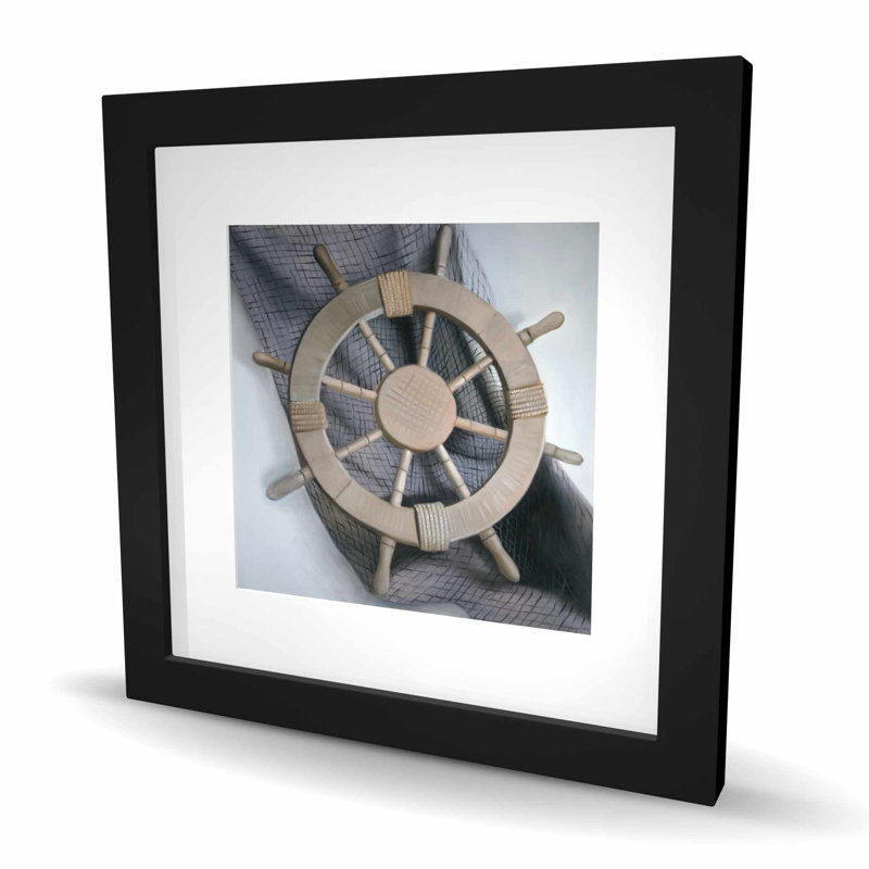 Helm on a Fishing Net - Coastal Livingroom, reproduction encadrée
