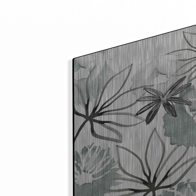 Fleurs monochromes II par Flora Kouta, H 16 po x l 12 po