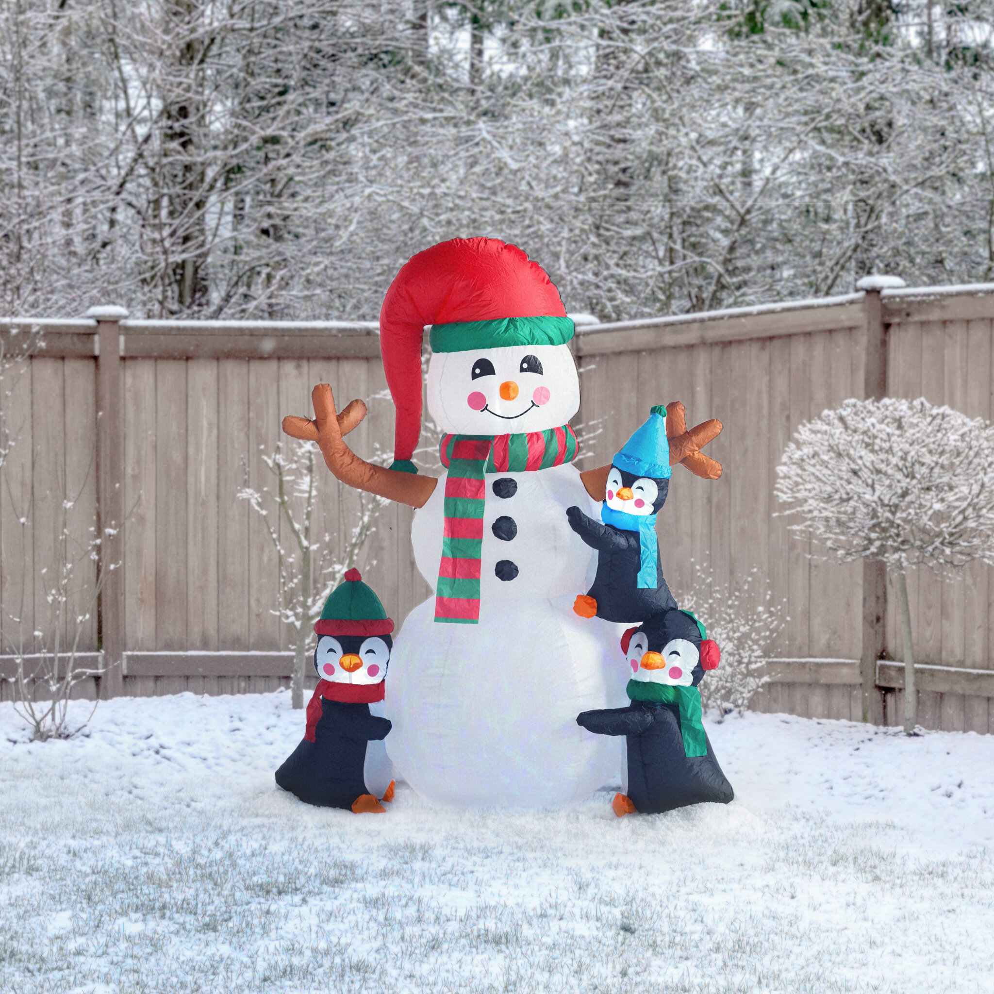 Louez ce joli bonhomme de neige gonflable pour décorer votre pièce lors de  la fête de Noël. La location…