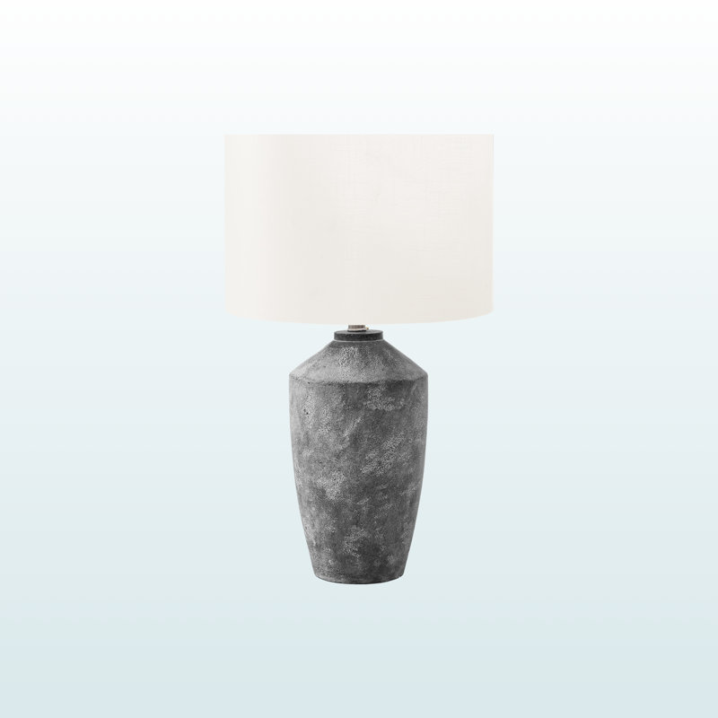 Lampe de table standard en béton avec abat-jour gris et ivoire Brita, H 24,78 po x l 14,75 po x P 14,75 po