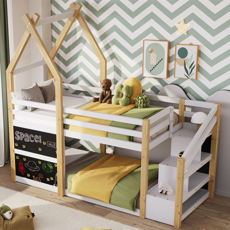 Chambre d'enfant simple avec lit superposé en pin