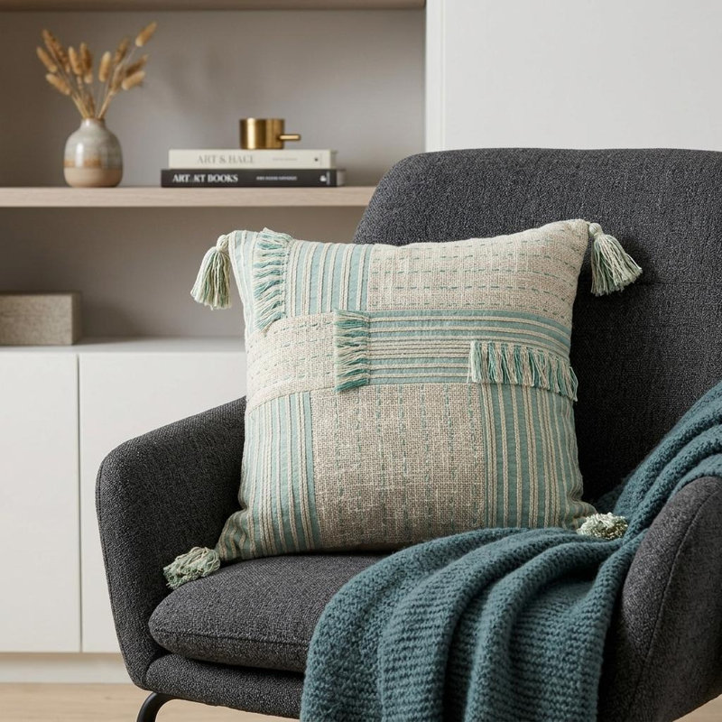 Coussin décoratif transitionnel crème et menthe Parkland Collection Harper