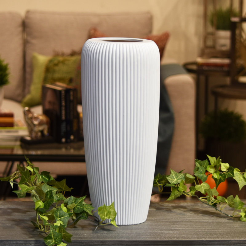 Vase de table en céramique Petersen, H 9,5 po x l 5,25 po x P 5,25 po, Blanc