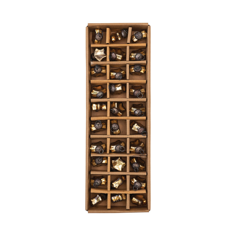 Ornements en verre dans une boîte Kraft