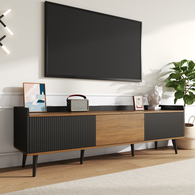 Meuble télé, table de télé et support télé conçus avec trois portes, présentant une texture fine