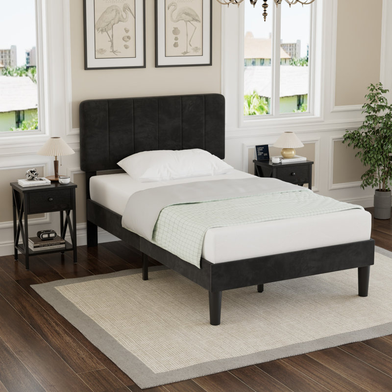 Ensemble de chambre à coucher noire 3 pièces avec lit plateforme tapissier et 2 tables de chevet, cadre de lit de tête de lit réglable avec lattes de bois et tables de chevet, ensemble de 3 meubles de chambre à coucher industriels pour chambre à coucher, appartement, Airbnb, location, chambre d'amis