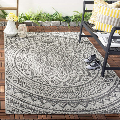 Courtyard Collection 2'7" X 5' in 