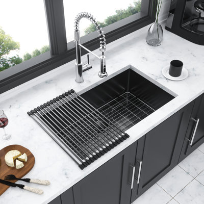 Évier encastré noir en acier inoxydable 32 po x 10 po 19 po avec un assemblage de drain pour une installation facile. Profondeur de 10 po.