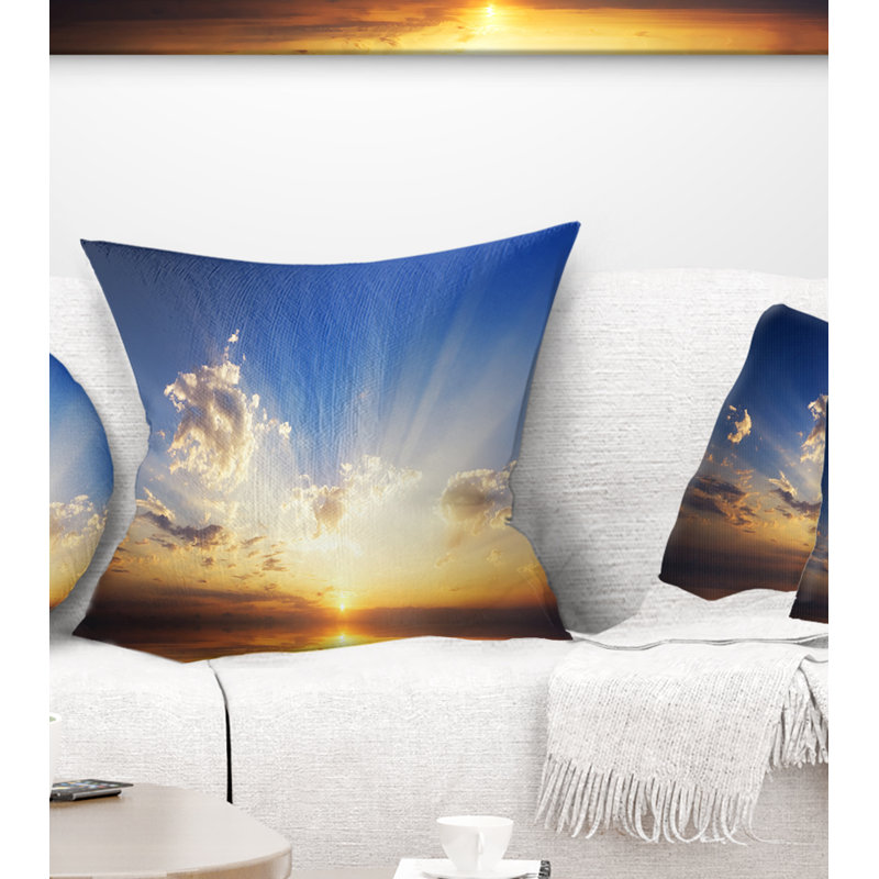 Coussin décoratif Sunset in the Ocean Blue Sky Panorama - Sea & Shore, 18 po x 18 po, Carré