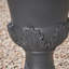 Pot de fleurs élégant en oxyde de magnésium noir, pouvant accueillir plusieurs plantes, 48,2 cm de hauteur, 28,3 cm de largeur, 39,4 cm de profondeur, trou de drainage, aucun assemblage requis, convient aux pots de 48,2 cm de hauteur x 28,3 cm de largeur.