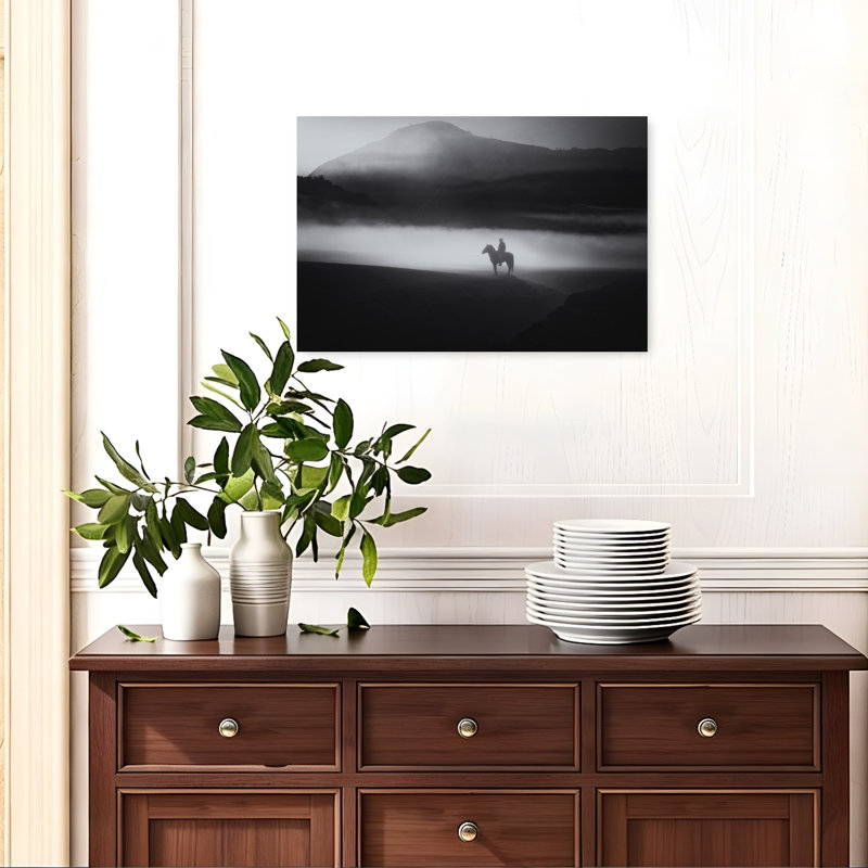 Cavalier solitaire dans la brume - Tableau abstrait contemporain dramatique représentant un cheval dans un paysage de montagne