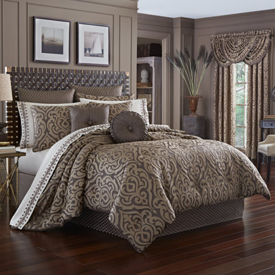  Polyester Jacquard 4 Piece Comforter Set