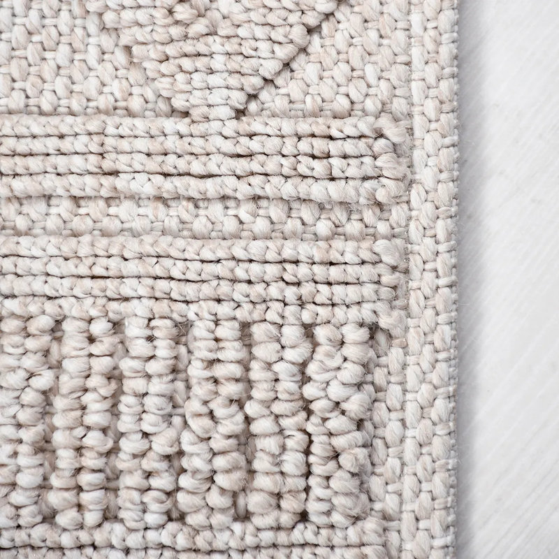 Tapis en polypropylène beige antidérapant Seldon, résistant aux taches et facile à nettoyer, 2,6 pi x 8 pi